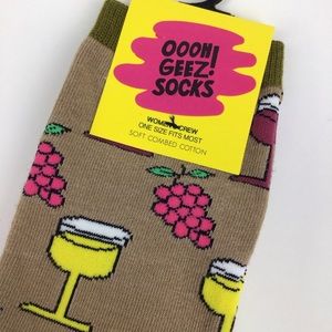 NWT Oooh Geez! Wine grapes drinks Socks  Womens One size New.